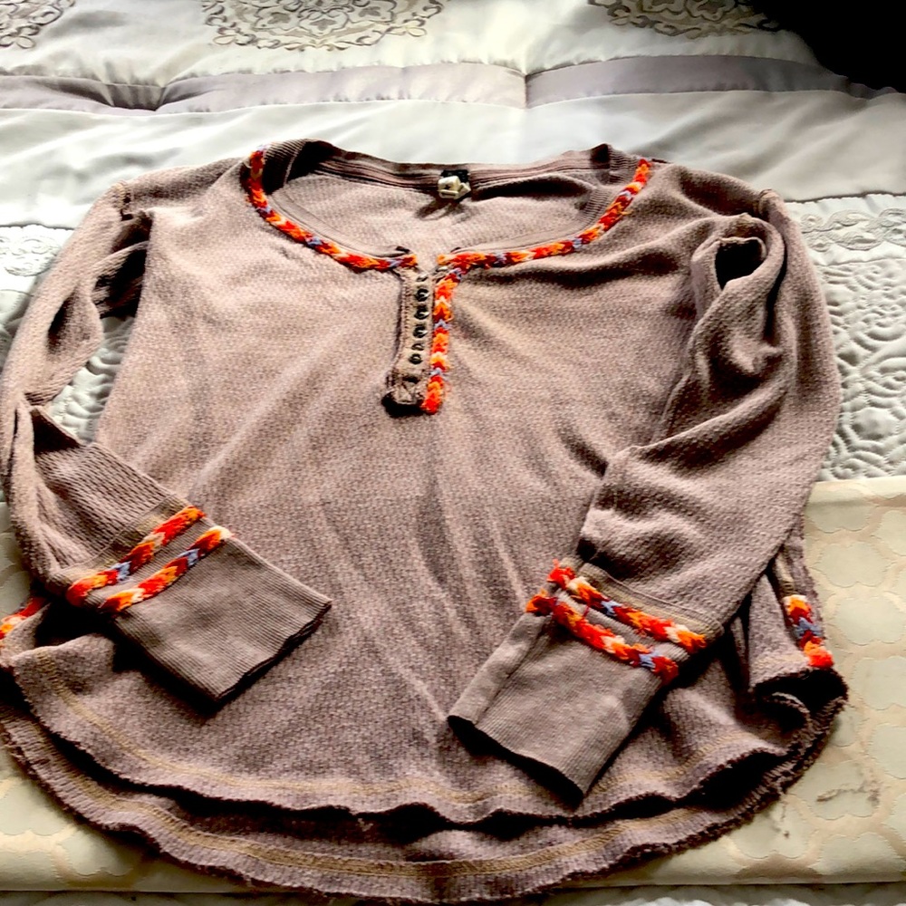 ☘️ Host Pic☘️ We The Free sweater/top embroidered cuffs and neckline Size Small